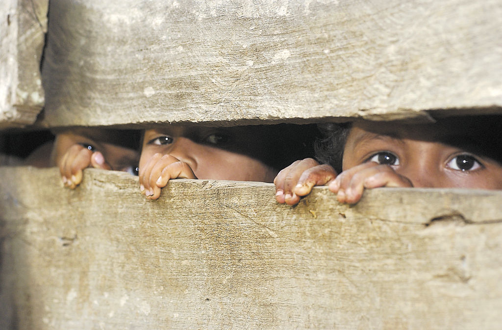 (foto de archivo) Niños enfermos  viviendo en extrema pobreza, junio 04.  LA PRENSa/rene ortega